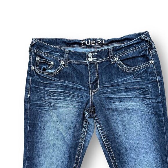 Rue 21 Women's Cropped Blue Denim Jeans Size 13/14 Stretchy - Picture 3 of 10